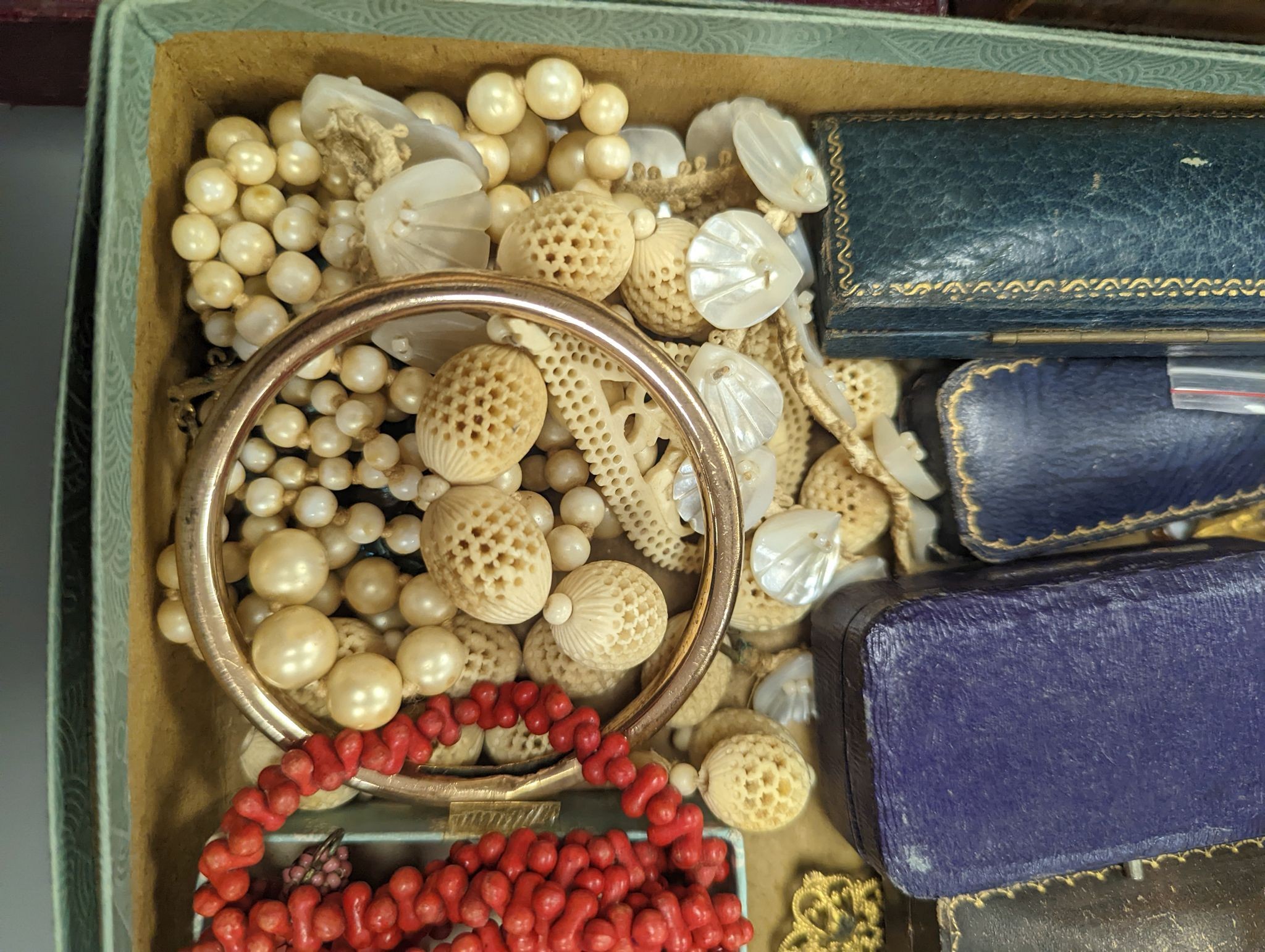 A quantity of assorted Victorian and later jewellery including costume and filigree and a 19th century tea caddy with conch shell inlay.